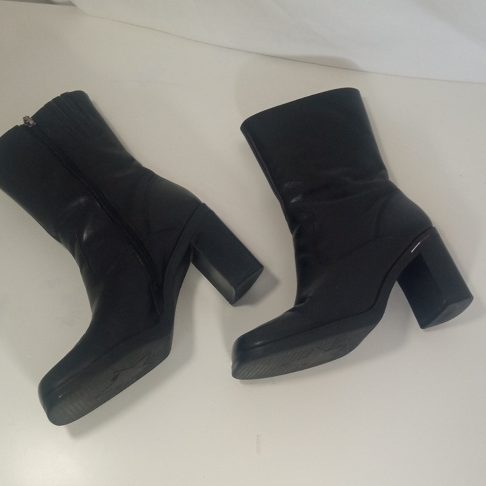 Tommy Hilfiger Black Heeled Zip-Up Boots with Red Lining - Picture 7 of 15
